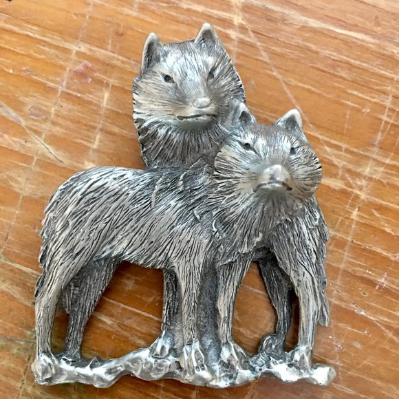 Vintage Pewter Wolf Brooch - Picture 2 of 6
